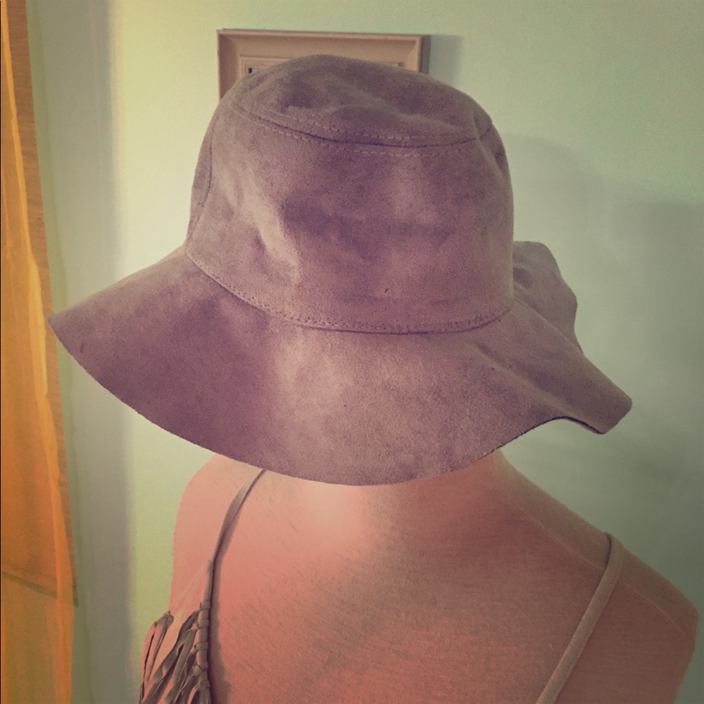 Floppy gray hat
